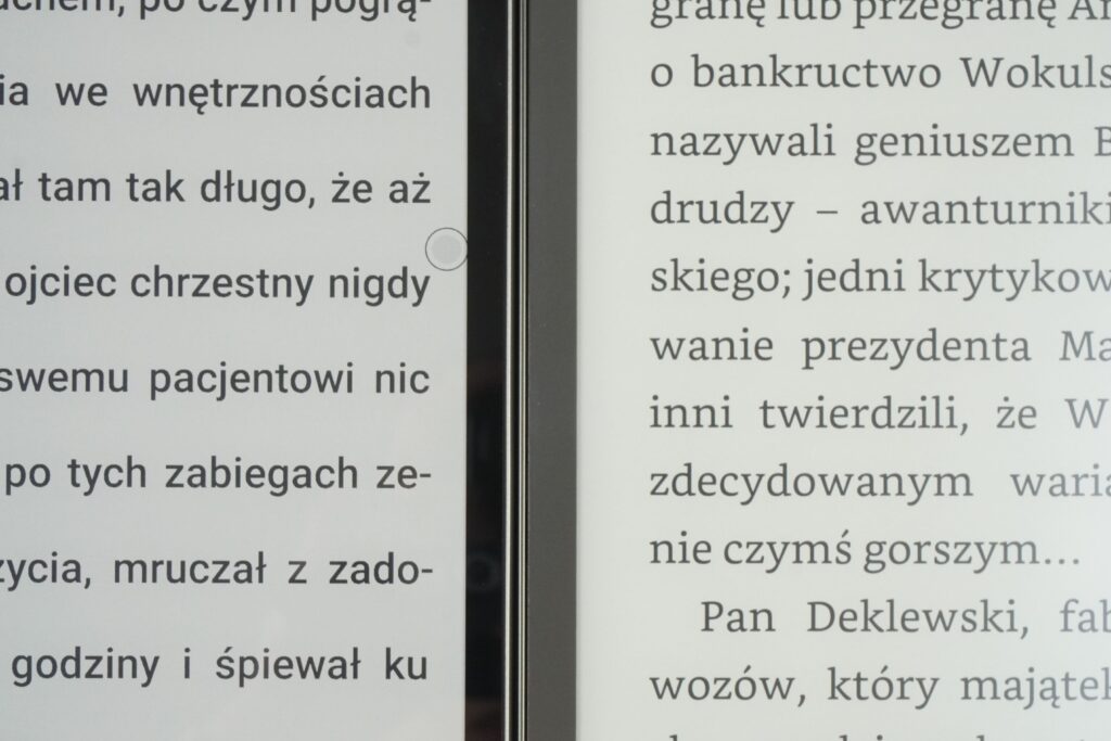 PocketBook InkPad Eo vs Kindle Scribe - zbliżenie na czcionkę